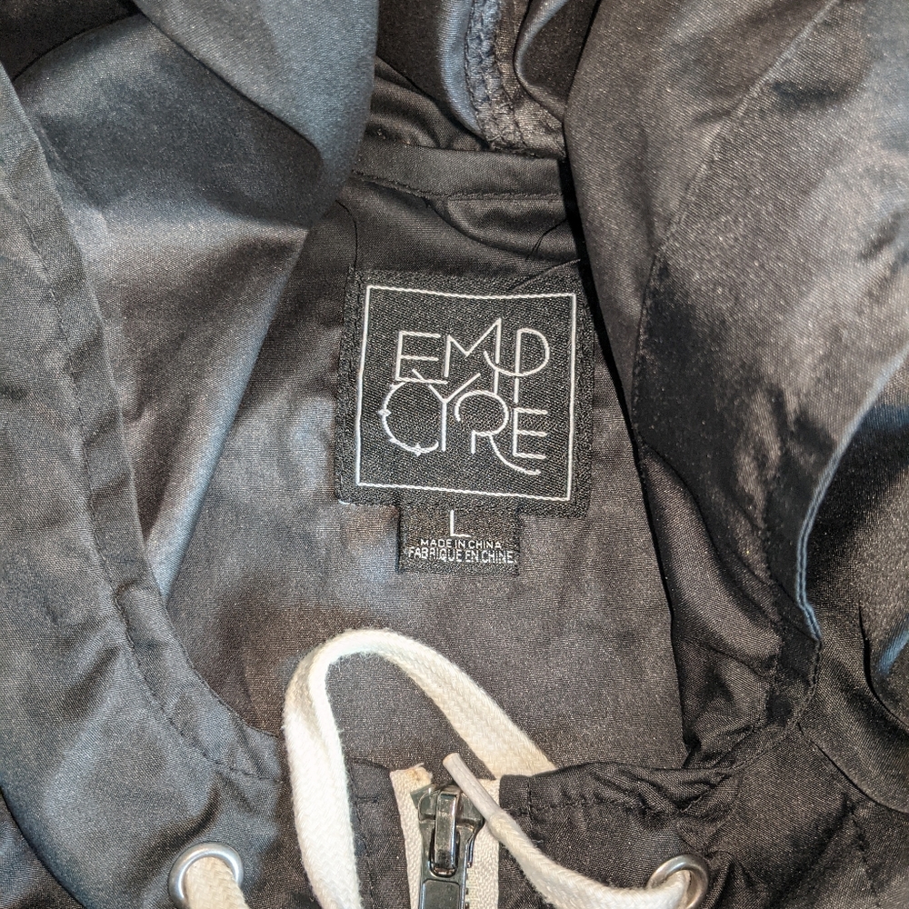 Black windbreaker - Picture 3 of 4